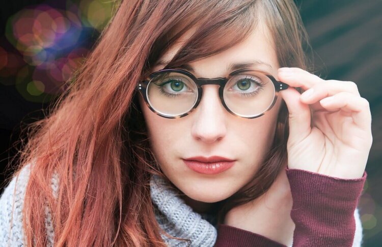 エアライン・CA就活写真でメガネをかけると書類選考で落ちる！？その理由を解説！2