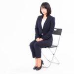 【女性向け】ビジネスプロフィール写真で印象を良くする靴の選び方3