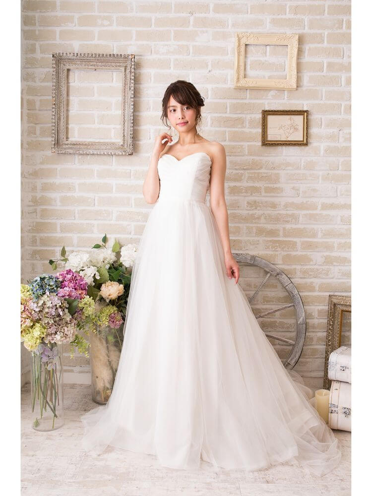 フォトウェディングの花嫁ドレス|形・色・ブランド・体型・年代別の選び方3
