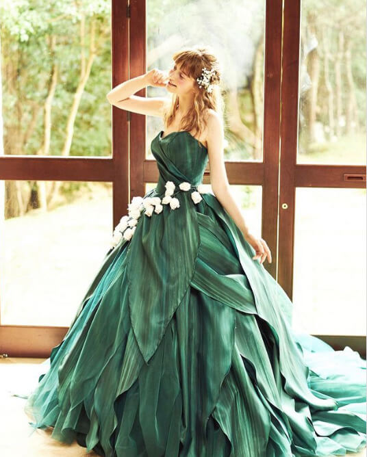 フォトウェディングの花嫁ドレス|形・色・ブランド・体型・年代別の選び方13