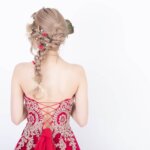 ロングの花嫁はドレスか和装で髪型選び！人気スタイルと髪飾りを紹介