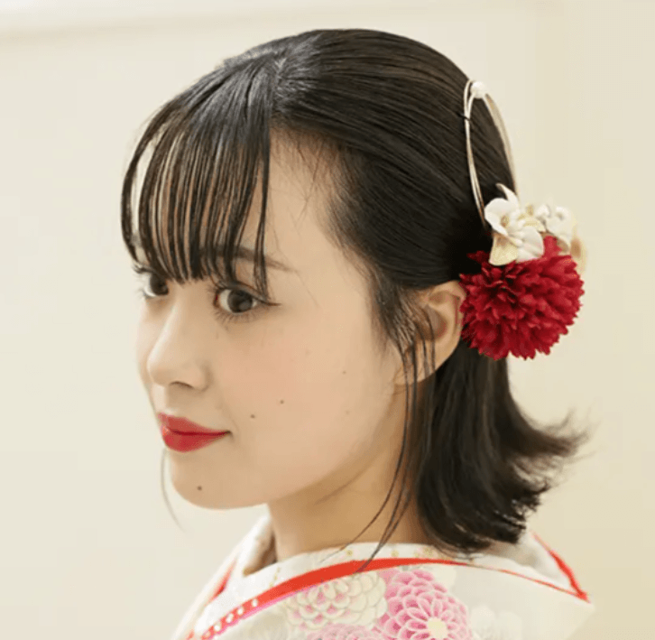 成人式写真でショートはだめ?振袖×ショートの髪飾りと簡単アレンジを紹介_8-1