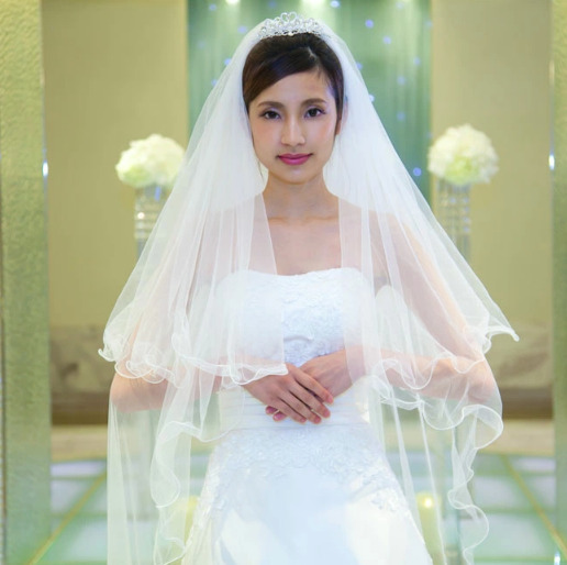 花嫁の憧れ“ウェディングベール”の意味・種類・デザイン・付け方・位置をまるっと解説3