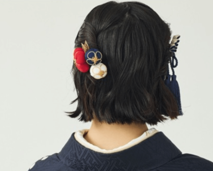 成人式写真でショートはだめ?振袖×ショートの髪飾りと簡単アレンジを紹介_15-1