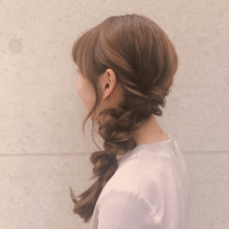 ミディアム×袴で卒業写真の髪型選び！簡単ヘアセット方法と髪飾りも紹介10