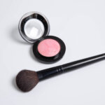 卒業袴写真が映えるチークの秘訣！塗り方とアイテム選びが重要