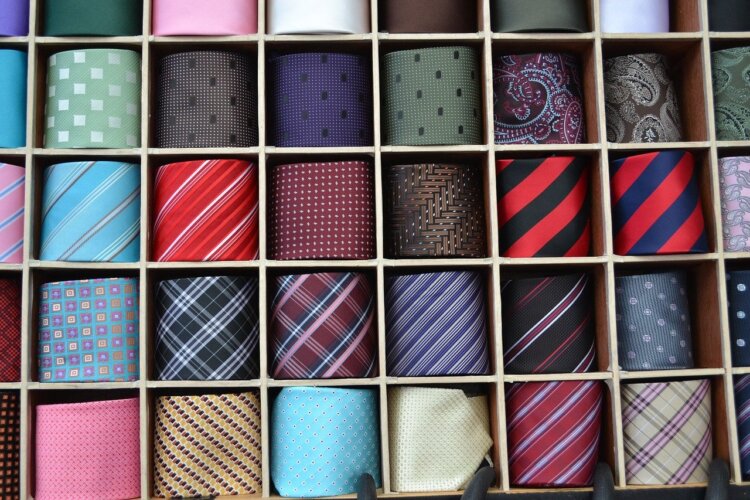 転職写真のネクタイは何色が良い？色・柄・結び方・注意点を解説します！3