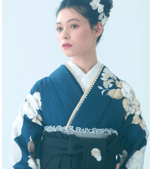 白の卒業袴はゴールドの目元×赤リップで!写真メイクのポイントも紹介6-1