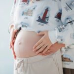 カジュアルなマタニティフォトにおすすめの衣装は？おしゃれに撮るコツも紹介_main