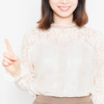 婚活写真にぴったりなブラウスの選び方やコーディネート例を紹介！