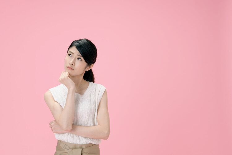 女性の婚活写真はノースリーブがおすすめ!おすすめの色や柄を紹介1
