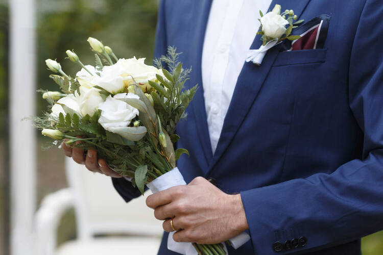 女性ウケが良い婚活写真を撮りたい方必見！男性におすすめの服装やポーズを紹介1