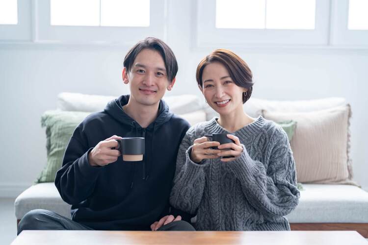 40代女性の婚活写真に適した服装とは?選び方やおすすめのブランドを紹介1