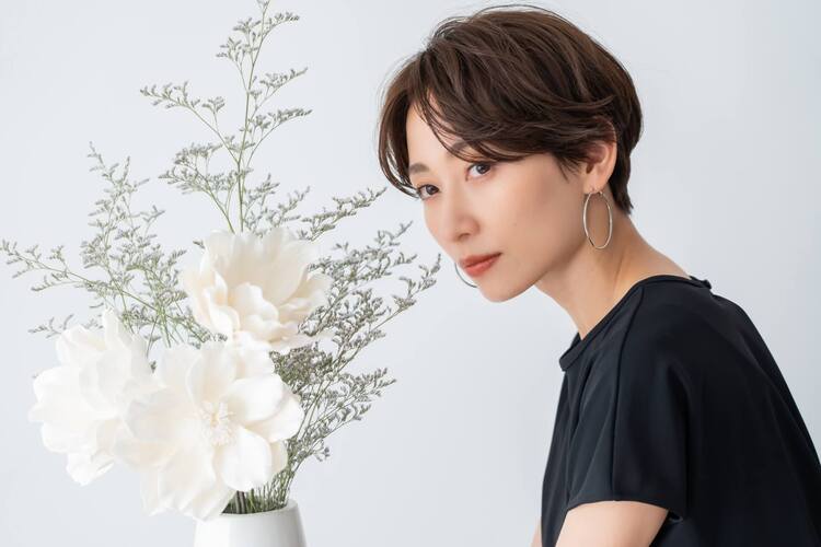 40代女性|異性にウケる婚活写真の撮り方は?メイクやポーズを紹介3