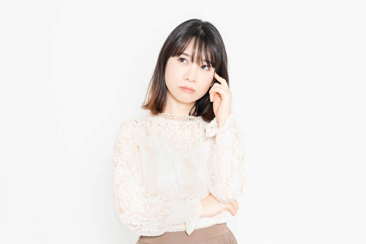 婚活写真にぴったりなブラウスの選び方やコーディネート例を紹介!3