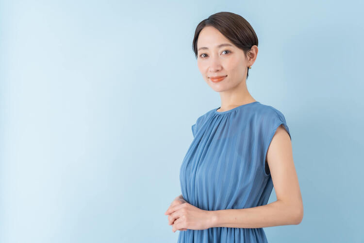 40代女性の婚活写真に適した服装とは?選び方やおすすめのブランドを紹介3