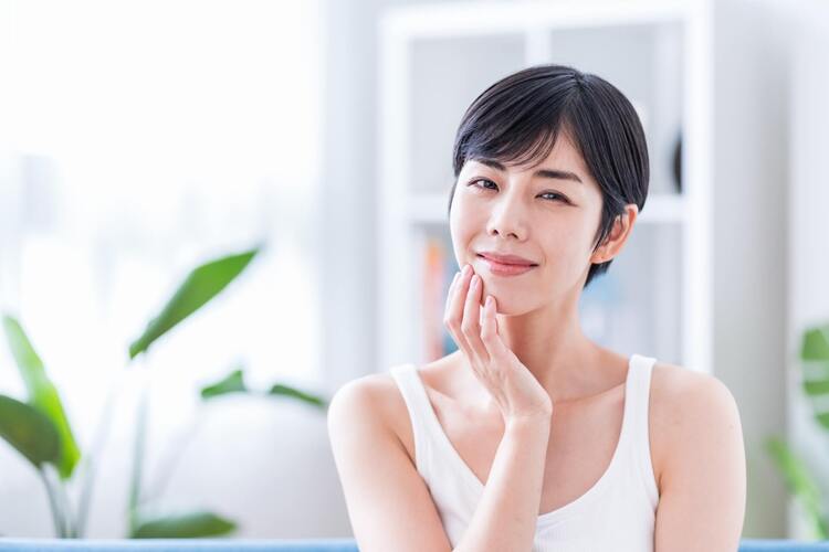 40代女性|異性にウケる婚活写真の撮り方は?メイクやポーズを紹介4