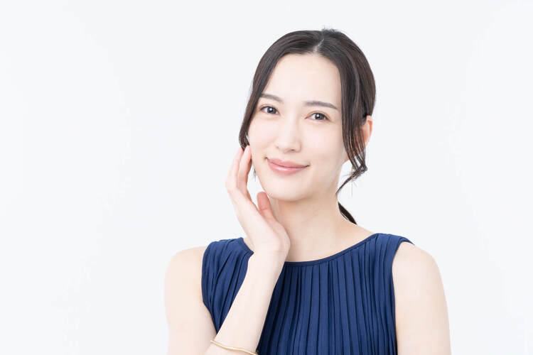女性の婚活写真はノースリーブがおすすめ!おすすめの色や柄を紹介4