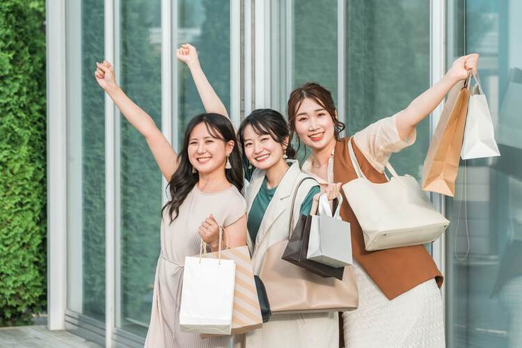 女性の婚活写真に適した服装はコレ！選び方やコーディネート例も紹介5