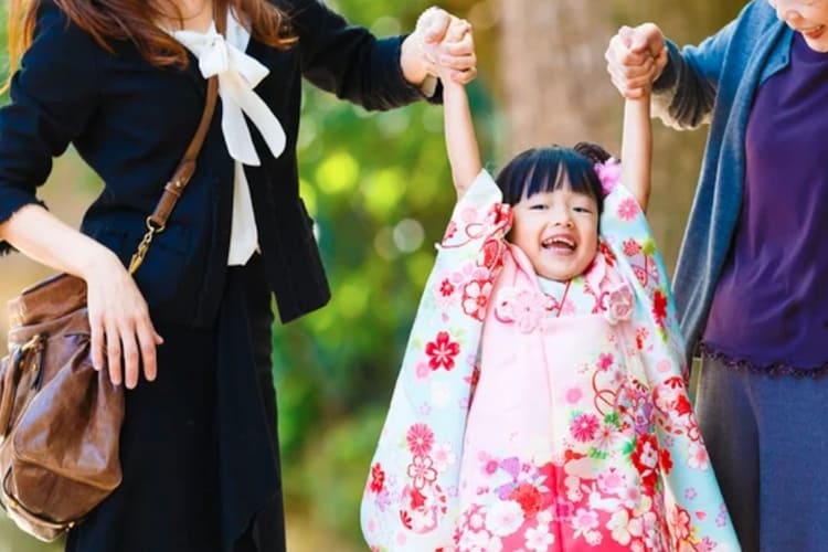 3歳女の子ママ必見!七五三写真におすすめの服装・ポーズ・撮影方法8
