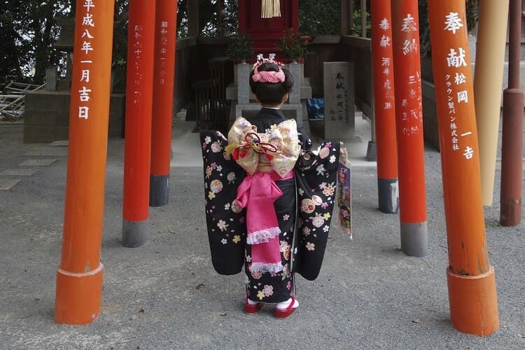 3歳女の子ママ必見!七五三写真におすすめの服装・ポーズ・撮影方法1