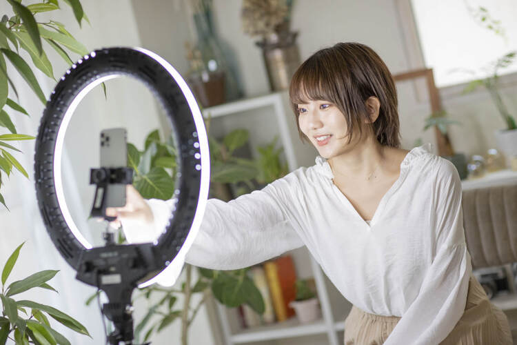 婚活写真を自撮りするのはアリ？きれいに撮れる自撮りの方法を解説6