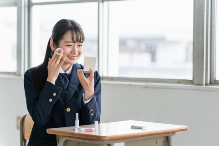 大学受験写真で「ピアス」が与える印象は？自然な隠し方も紹介2