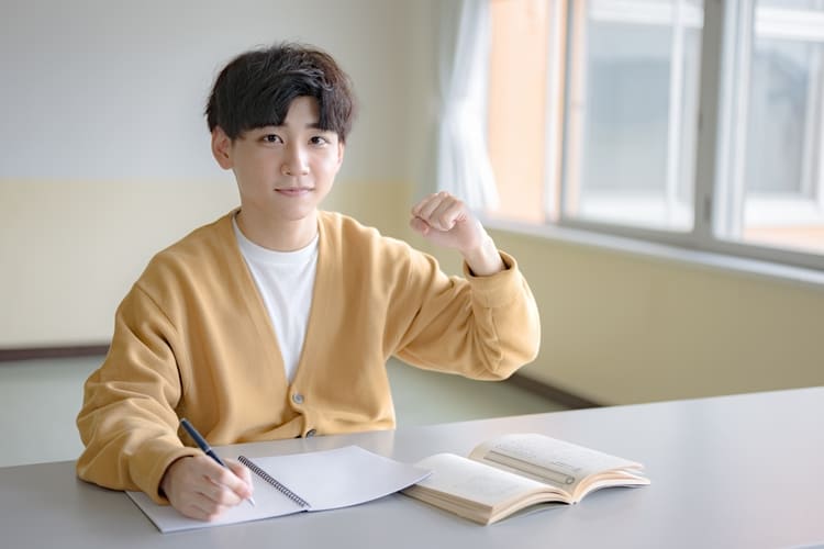 男性の大学受験写真に適した「髪型」の特徴は？セットのポイントも解説3