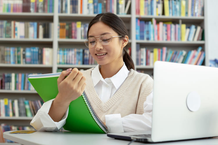 「メガネ」をつけて大学受験写真を撮影するのはあり？注意点も解説4