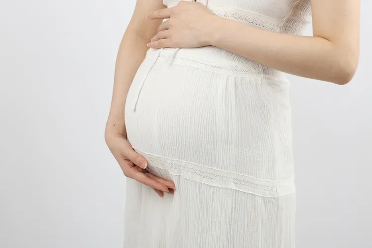 40代のマタニティフォトに悩んでいる方必見！素敵に撮れるアイデアを紹介4
