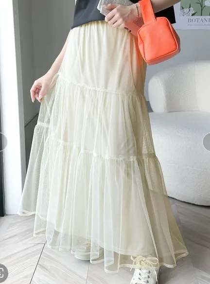 マタニティフォトはスカートで女性らしく撮る！おすすめデザインや組み合わせ2