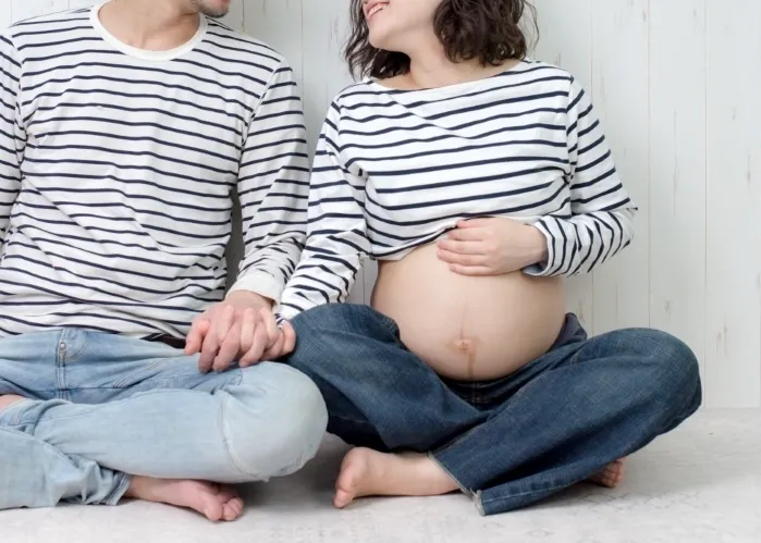 マタニティフォトはTシャツで撮ってもいい？選び方やコーデを紹介！2