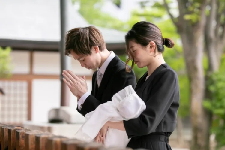 お宮参りは夫婦だけでもいいの？写真の撮り方や注意点を解説！1