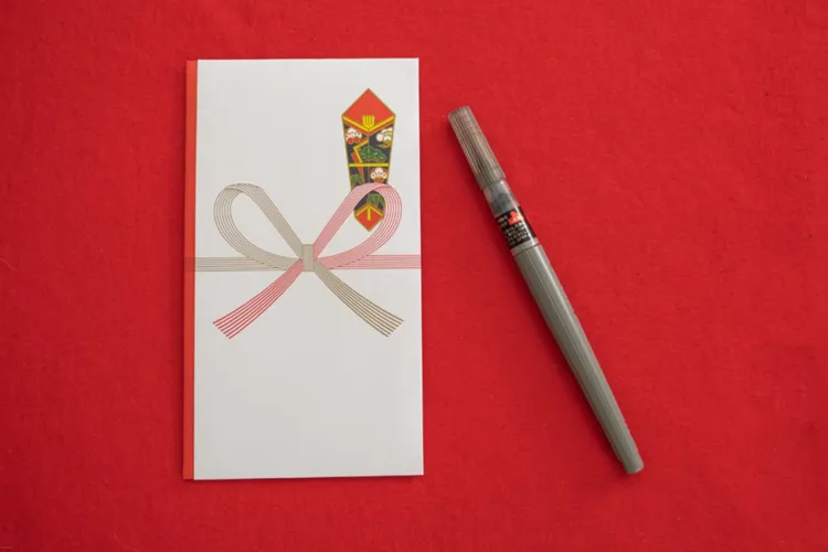 お宮参りの玉串料は必ず納めなきゃダメ？初穂料との違いや包み方のマナーを解説2