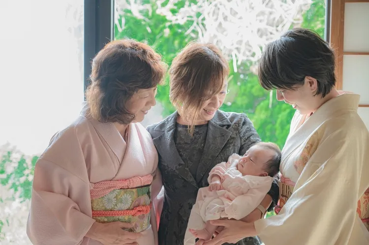 お宮参り写真を自宅で撮る時のコツは？注意点やアイデア集を紹介！3