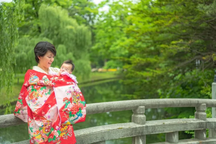 お宮参り写真を出張撮影で撮るメリットやサービスの選び方を解説！2